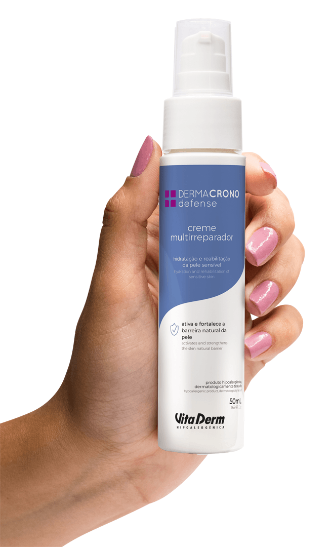 Creme Multireparador - DermaCrono - Mockup na mao